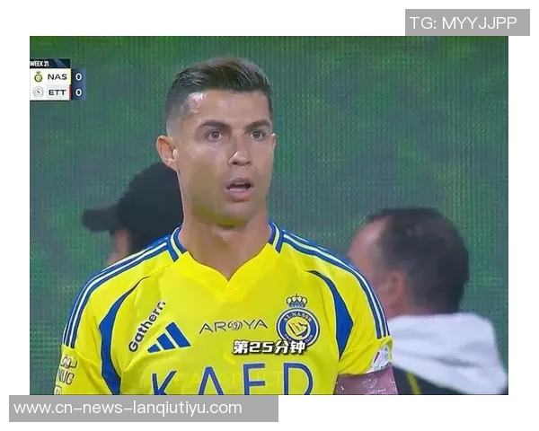 C罗任意球惊险攻门被门将神勇扑出差一点就破门